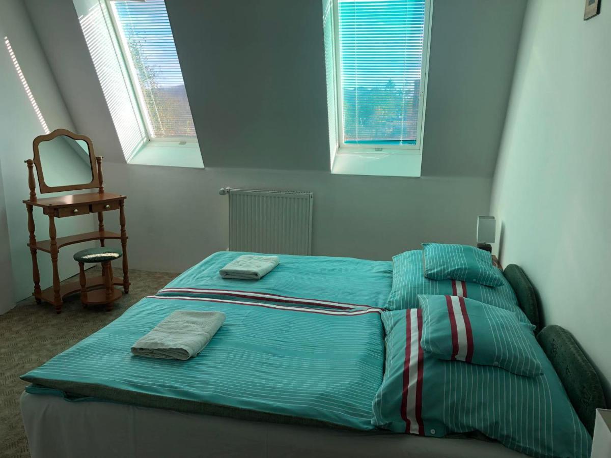 Bed and Breakfast Korona Panzió Fuzerradvany Exterior foto