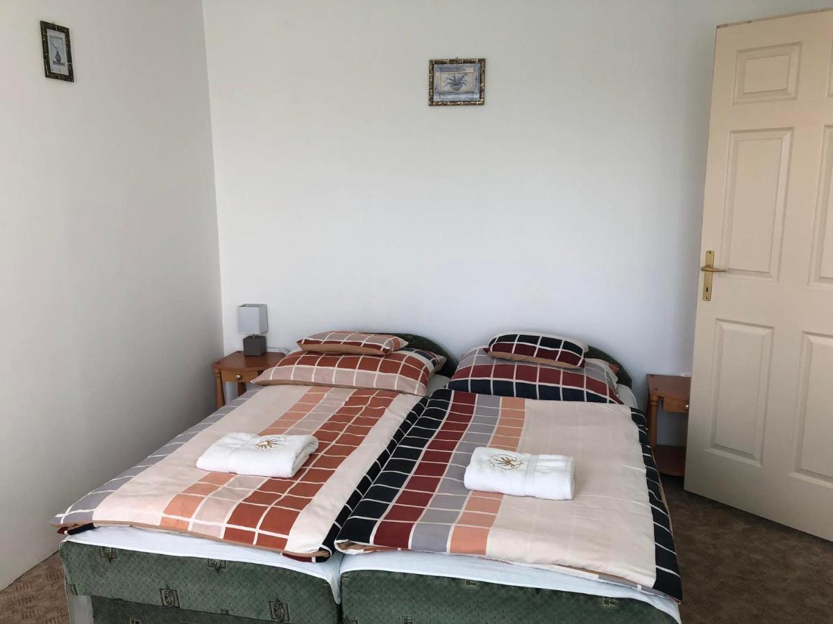 Bed and Breakfast Korona Panzió Fuzerradvany Exterior foto